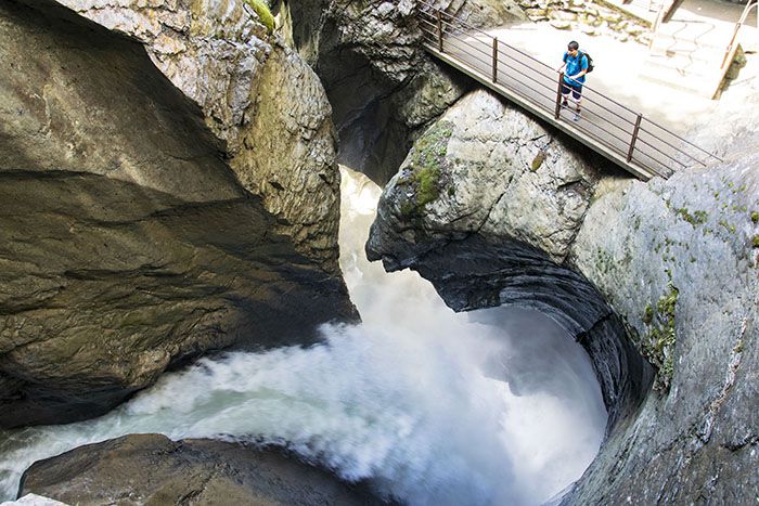 Parque Nacional del Valle de Lauterbrunnen - Brena (Suiza) - Cascada de Trummelbach.