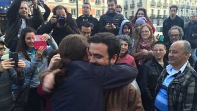 Iglesias y Garzón, celebrando el pacto, este lunes. MADRID | EUROPA PRESS
