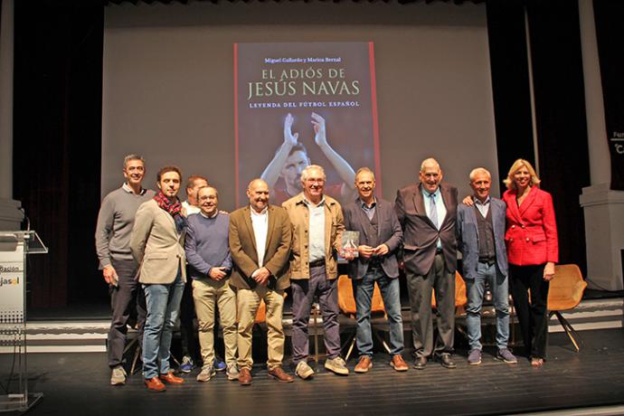 Una vida dedicada al fútbol: Jesús Navas presenta su libro de despedida en Sevilla