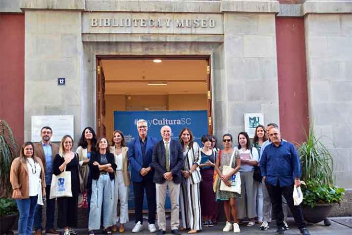 Santa Cruz de Tenerife reúne a hoteleros, transportistas y periodistas para poner en valor su oferta cultural