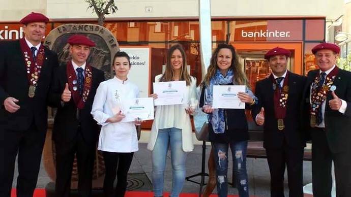 El Gran Cabildo de la Cofradía de la Anchoa de Cantabria reunió a numerosos colectivos gastronómicos en Santoña