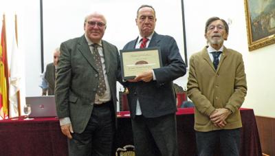 Manuel Rodríguez Relata la Historia Oculta de Sevilla en su Conferencia Audiovisual