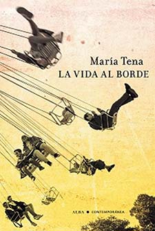 María Tena ha firmado ejemplares de su novela 'La vida al borde' en la Feria del Libro de Madrid