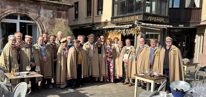 La Cofradía del Hojaldre de Torrelavega visitó la villa de Cabezón de la Sal