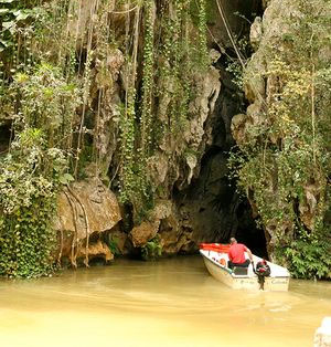 La Cueva del Indio importante atractivo del valle cubano de Viñales