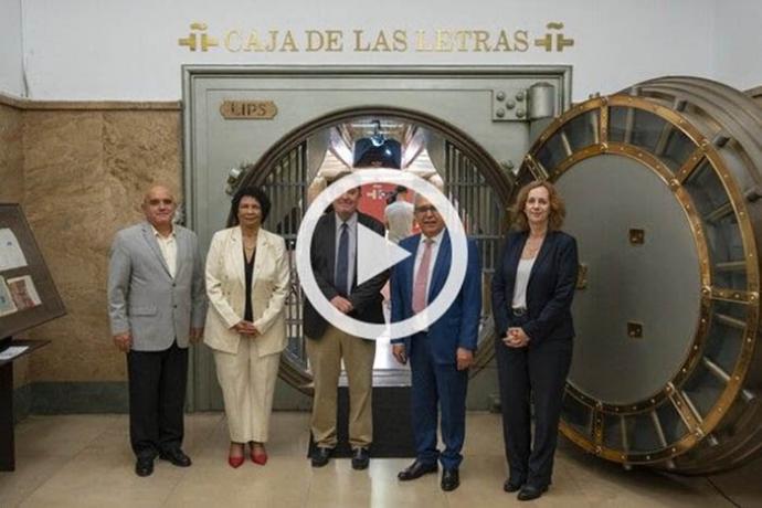 De izquierda a derecha: el vicerrector de la Universidad de la Habana y Catedrático Cervantes, José Antonio Baujín; la rectora de la Universidad de La Habana, Miriam Nicado; el director del Instituto, Luis García Montero; el embajador de la República de Cuba en España, Marcelino Medina y la  secretaria general del Cervantes, Carmen Noguero. Foto: Instituto Cervantes / Nuria Iniesta.