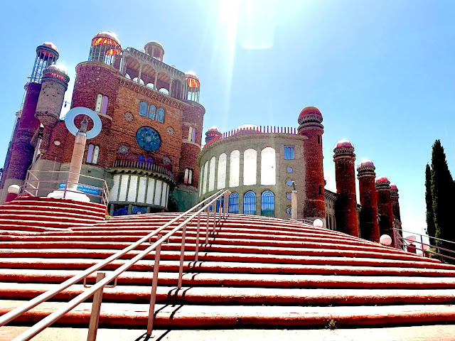 Catedral de Justo en Mejorada Del Campo. Crónica Fotográfica De Isabelle Hirschi