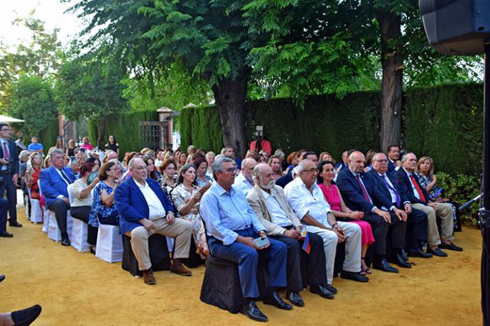 En los jardines del edificio del Consulado de Filipina en Sevilla se celebraron la entrega de los Premios Llave Corazón de Triana