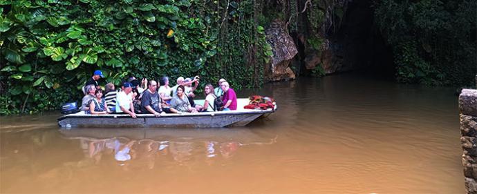 La Cueva del Indio importante atractivo del valle cubano de Viñales