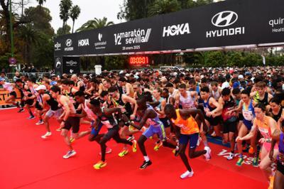 La Lluvia No Detiene la Fiesta del Medio Maratón: Éxito Rotundo en la Ciudad hispalense