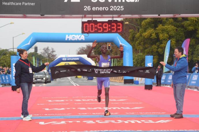 La Lluvia No Detiene la Fiesta del Medio Maratón: Éxito Rotundo en la Ciudad hispalense