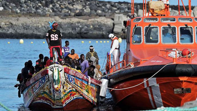 Un cayuco llega a las costas canarias