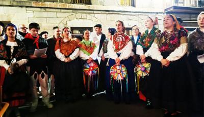 El Grupo de Danzas Virgen del Campo mantiene la tradición del canto de las marzas