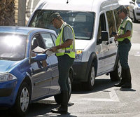 Guardia Civil de Tráfico en un control rutinario a conductores