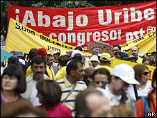 La popularidad de Uribe sigue siendo alta, pero últimamente se redujo por la conflictividad social.